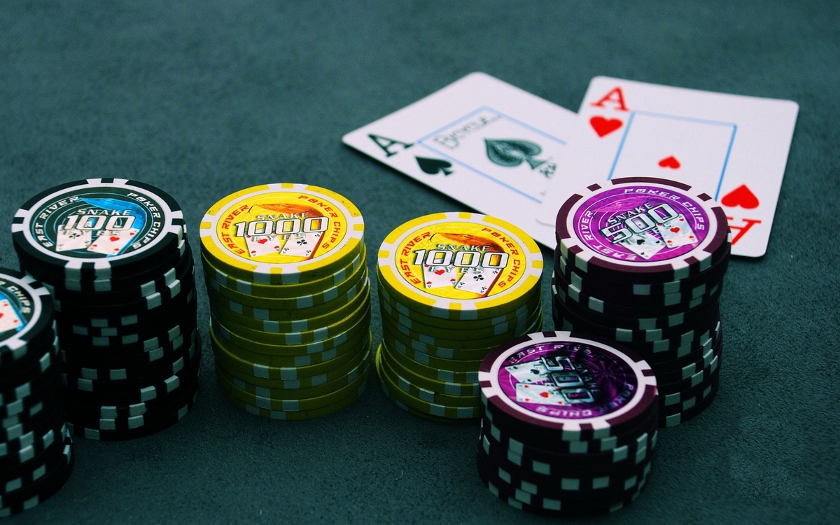 Slot Fever کھلاڑیوں کے لیے لائیو کیسینو سیکشن